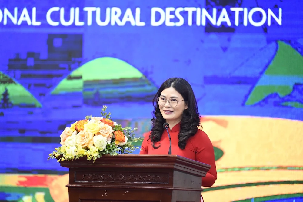 Phó Chủ tịch UBND tỉnh Hà Giang Vương Ngọc Hà phát biểu tại sự kiện. Chợ tình Khâu Vai