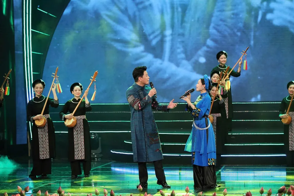 Quà tháng 5 dâng Người,