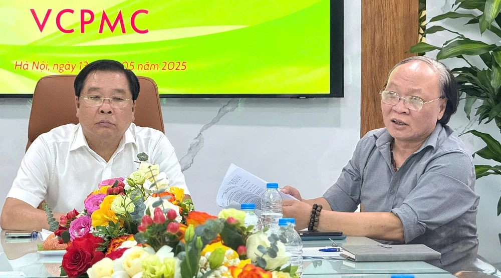 ngăn chặn phổ biến ca khúc cách mạng