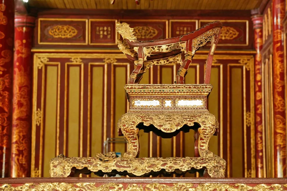 Hình ảnh theo hồ sơ đề nghị công nhận Bảo vật quốc gia. Ảnh: Cục Di sản văn hoá. cuc-di-san-van-hoa-ra-van-ban-sau-vu-nguoi-dan-ong-ngoi-len-ngai-vang-o-hue-2.jpg