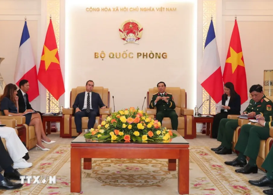 viet-nam-phap-thuc-day-hop-tac-quoc-phong-thuc-chat-hieu-qua-2.png