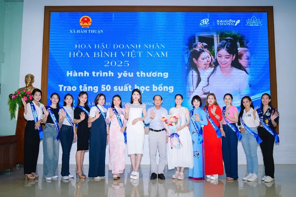 Thí sinh Hoa hậu Doanh nhân Hoà bình Việt Nam xúc động khi được đồng hành cùng hoạt động nhân văn. hoa-hau-doanh-nhan-hoa-binh-viet-nam-tiep-suc-c-50-hoc-sinh-vuot-kho-den-truong-2.jpg