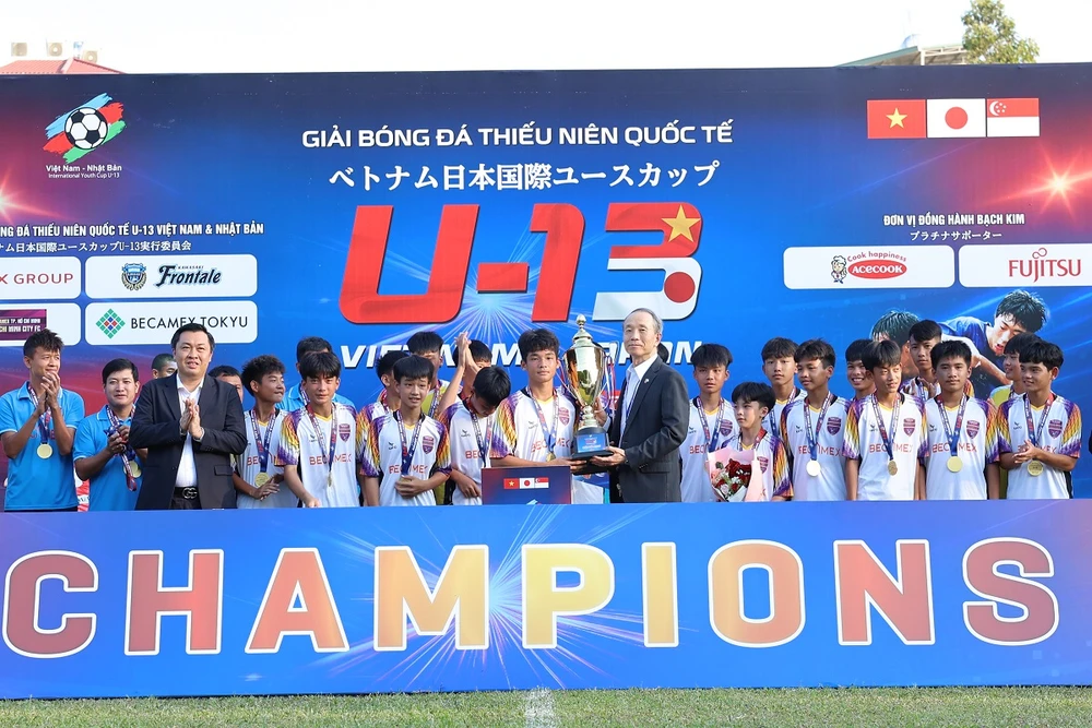 becamex-tp-hcm-fc-vo-dich-giai-bong-da-thieu-nien-quoc-te-u13-viet-nam-nhat-ban-09.JPG