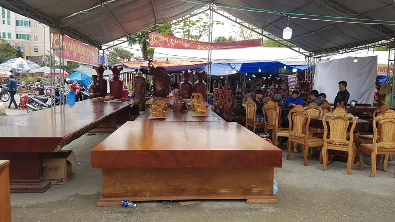 Đồ gỗ tiền tỉ xuống phố, người mua trầm trồ ảnh 3