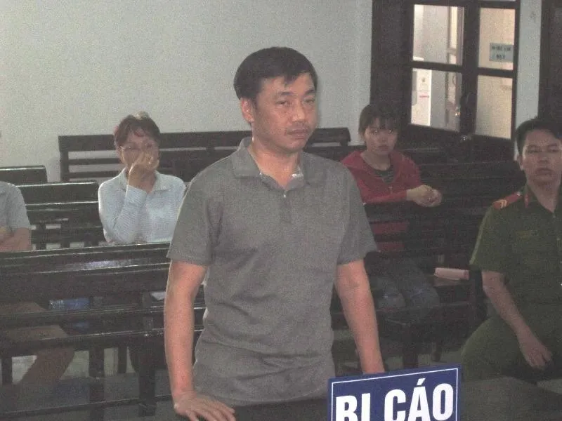 Hầu tòa vì mạo danh công ty bán đất