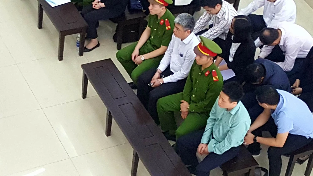 Hy hữu phiên tòa Hà Văn Thắm: 21 giờ đêm vẫn đang xử ảnh 2