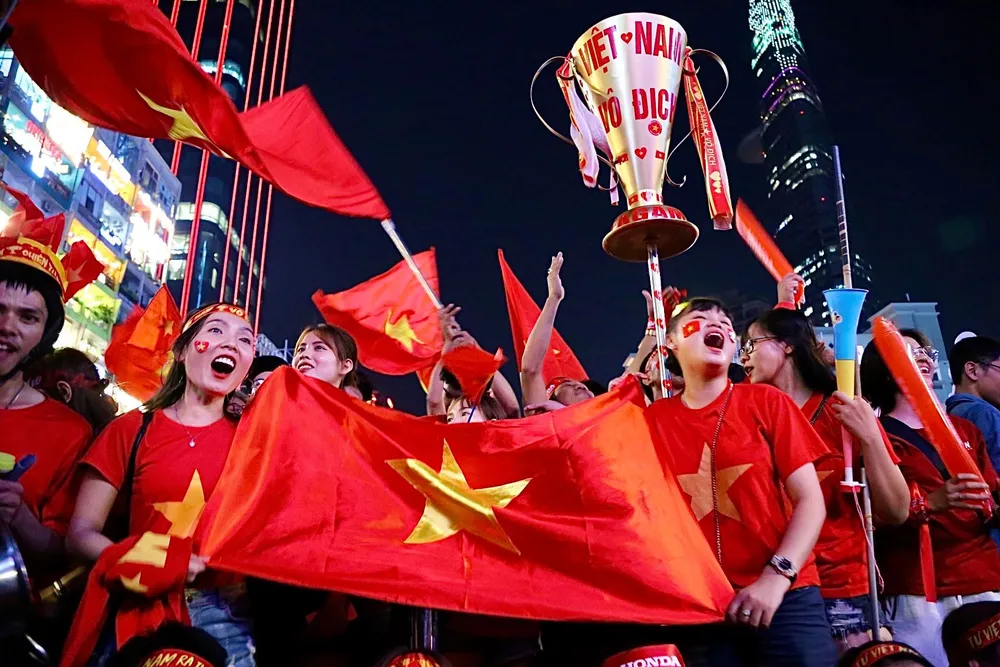 Cả nước đổ ra đường mừng HCV SEA Games lịch sử của U-22 VN ảnh 42