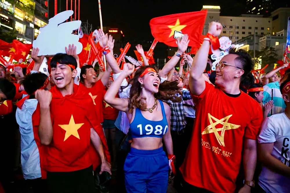 Cả nước đổ ra đường mừng HCV SEA Games lịch sử của U-22 VN ảnh 39