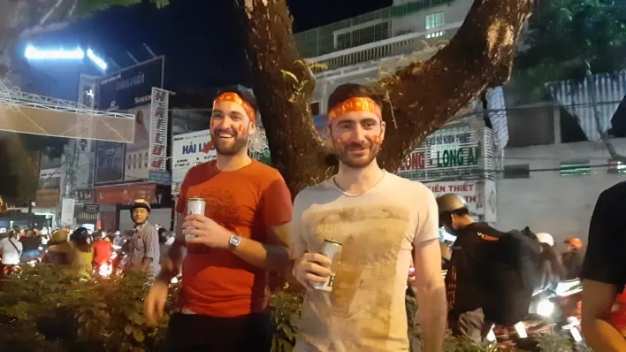 Cả nước đổ ra đường mừng HCV SEA Games lịch sử của U-22 VN ảnh 32