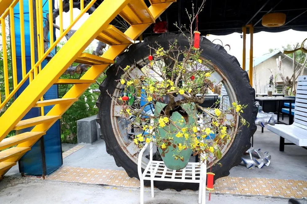 Ngỡ ngàng công viên lốp của 'phù thủy' Nguyễn Văn Phúng ảnh 6 Ngỡ ngàng công viên lốp của 'phù thủy' Nguyễn Văn Phúng ảnh 6