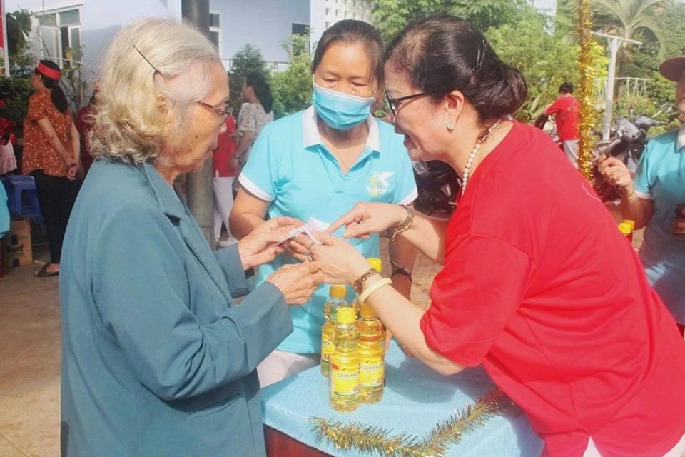 Người dân quận 9 hào hứng với phiên chợ 0 đồng ảnh 1 Người dân quận 9 hào hứng với phiên chợ 0 đồng ảnh 1