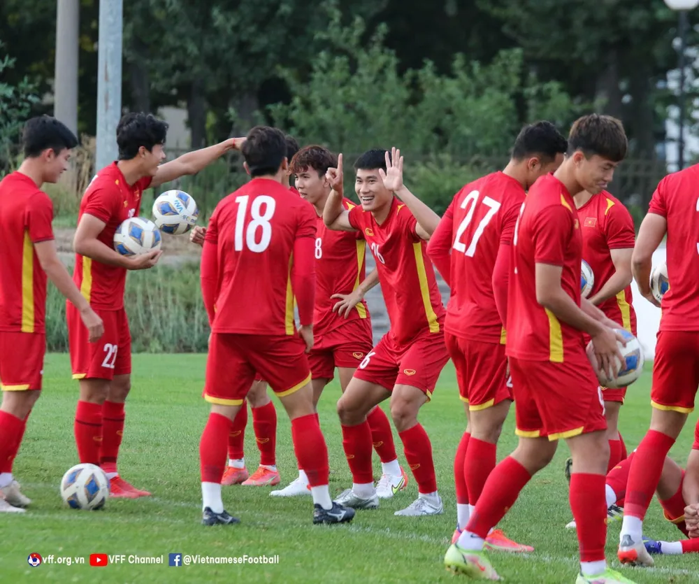 Buổi tập cuối cùng trước trận gặp Saudi Arabia diễn ra trong không khí vui vẻ. ẢNH: VFF
