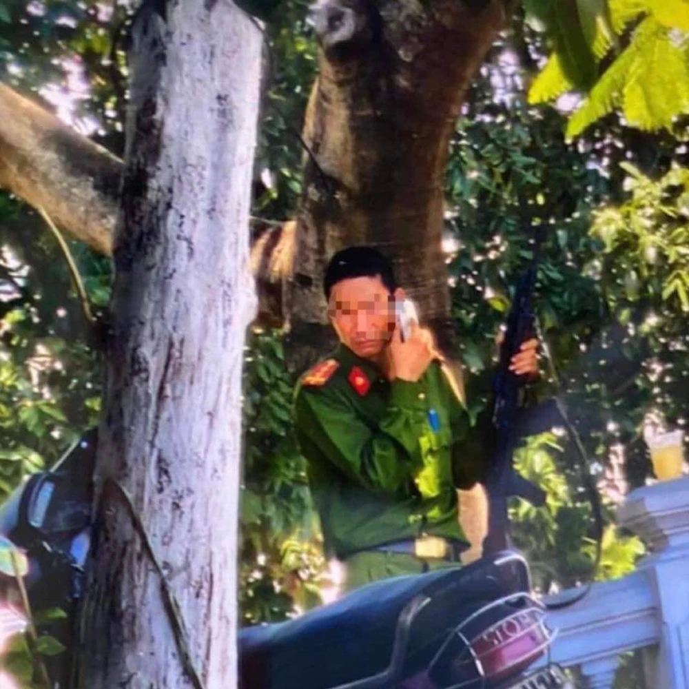 Đối tượng Ngô Văn Quốc sau khi thực hiện hành vi nổ súng cướp tiệm vàng. Ảnh: CTV