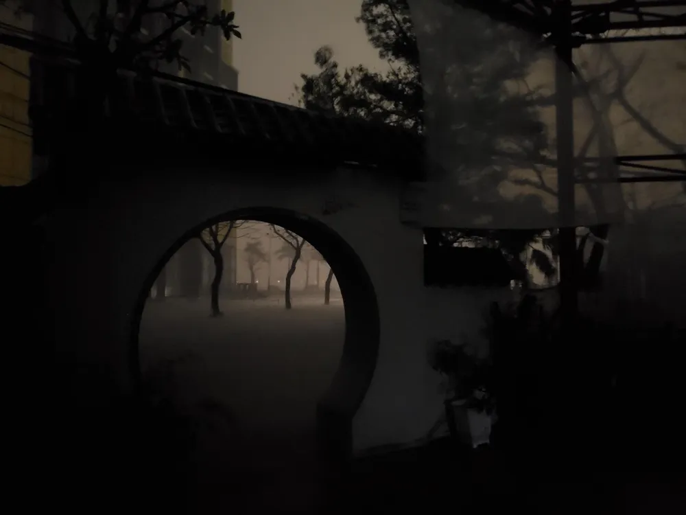 Hiện tại, một số khu vực tại Đà Nẵng đã mất điện, mưa lớn vẫn đang kéo dài. Ảnh: Bảo Thiên Hiện tại, một số khu vực tại Đà Nẵng đã mất điện, mưa lớn vẫn đang kéo dài. Ảnh: Bảo Thiên