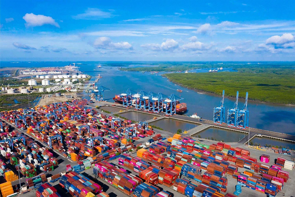 Bà Rịa - Vũng Tàu xác định sẽ thành trung tâm kinh tế biển Quốc gia. Trong ảnh: Một góc của Cảng Cái Mép. Ảnh: ĐỖ TUẤN HÙNG