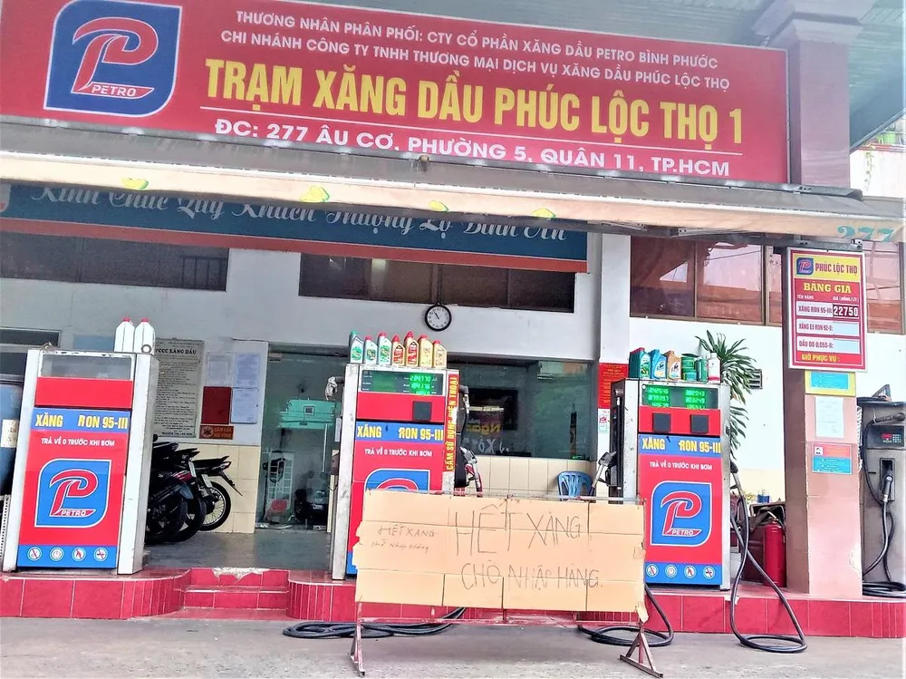 Vẫn còn tình trạng cửa hàng xăng dầu hết xăng (ảnh chụp ngày 3-1) Ảnh: T.U