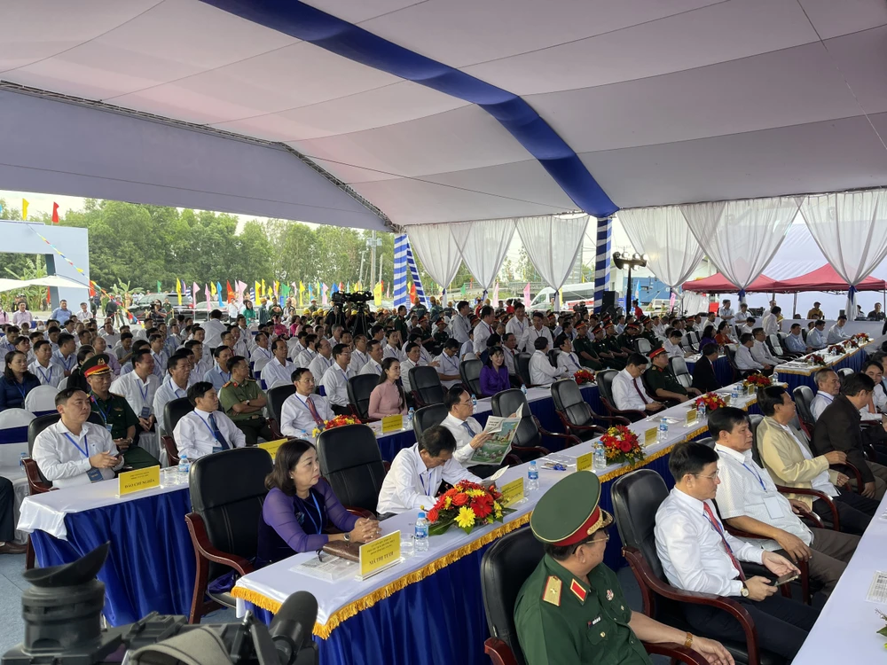 Điểm cầu Hậu Giang đã sẵn sàng, chờ hiệu lệnh từ điểm cầu chính Quảng Ngãi. Ảnh: CHÂU ANH