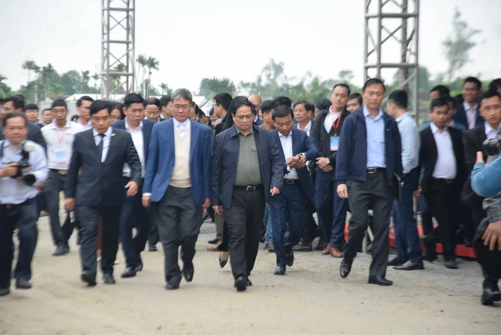 Thủ tướng Chính phủ Phạm Minh Chính đến điểm cầu Quảng Ngãi. Ảnh: THANH NHẬT