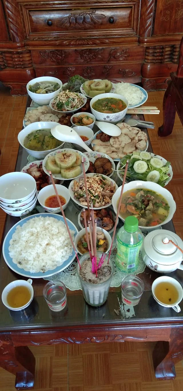 Mâm cúng trong nhà