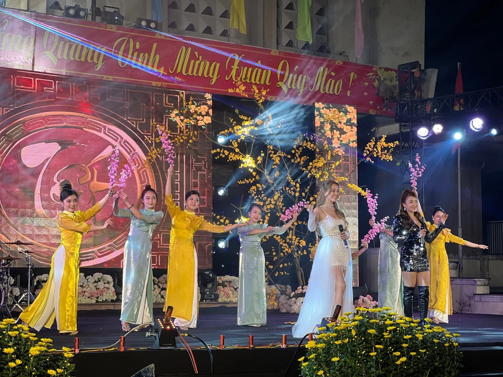 Chương trình ca nhạc nghệ thuật đón giao thừa ở Thừa Thiên Huế. ẢNH: NGUYỄN DO