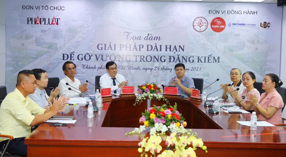 Quang cảnh buổi toạ đàm "Giải pháp dài hạn để gỡ vướng trong đăng kiểm"