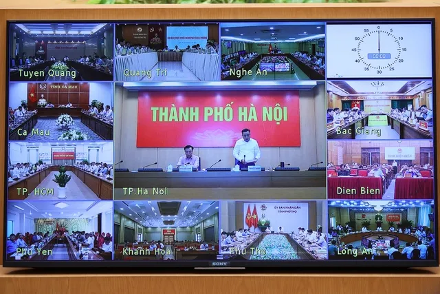 Các đại biểu tại các điểm cầu phát biểu