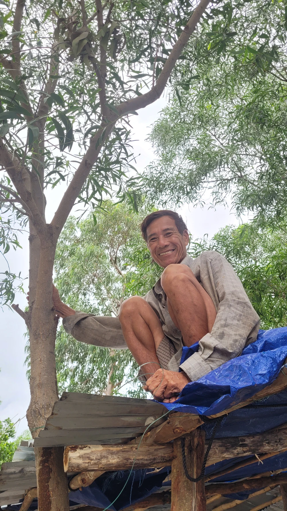 Một người dân ở đảo có nick zalo rất chất nguoidanxudao sẵn lòng mời nước, hướng dẫn du khách lỡ đường ở quán ven đường. Ảnh: Thanh Trang