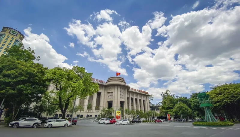 Tăng trưởng tín dụng đầu năm thấp, NHNN thúc các ngân hàng đẩy mạnh cho vay