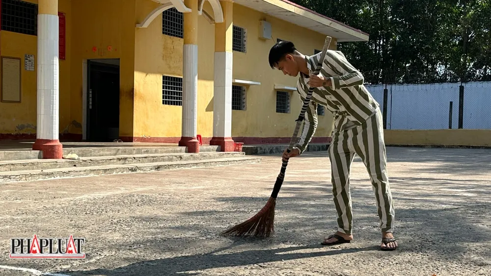 Chấp hành nội quy trại giam, tích cực cải tạo, rèn luyện là con đường ngắn nhất để sớm trở về. Ảnh: VÕ TÙNG Chấp hành nội quy trại giam, tích cực cải tạo, rèn luyện là con đường ngắn nhất để sớm trở về. Ảnh: VÕ TÙNG