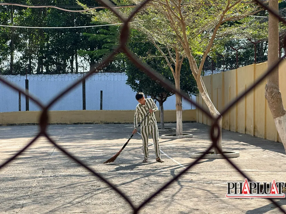 Nhìn lại thật kỹ những việc đã làm trong quá khứ để sống tốt hơn là mong muốn mà chương trình “Hành trình của niềm tin” mong muốn đem lại cho các phạm nhân trong độ tuổi thanh niên. Ảnh: VÕ TÙNG trại giam Xuân Lộc