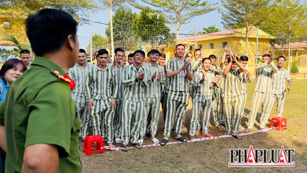 Trại giam Xuân Lộc thường xuyên giam giữ khoảng 4000 – 4.500 phạm nhân, trong đó các phạm nhân trong độ tuổi thanh niên 2.293 phạm nhân (chiếm 52,57%). Ảnh: VÕ TÙNG Trại giam Xuân Lộc