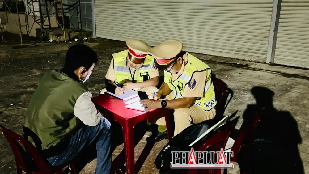 Trong một tháng, Công an Lâm Đồng đã xử phạt gần 200 tài xế vi phạm nồng độ cồn. Ảnh: VT Trong một tháng, Công an Lâm Đồng đã xử phạt gần 200 tài xế vi phạm nồng độ cồn. Ảnh: VT