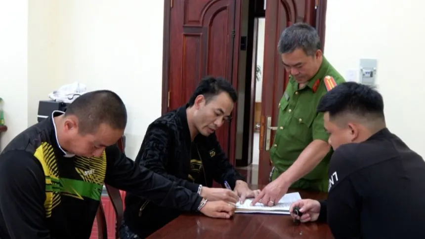 Công an Lâm Đồng bắt 2 nghi can bán 8 người qua Campuchia. Ảnh: CACC Công an Lâm Đồng bắt 2 nghi can bán 8 người qua Campuchia. Ảnh: CACC