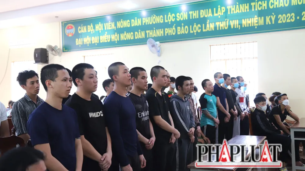 27 bị cáo lãnh án tù vì tham gia trong vụ hỗn chiến. Ảnh: VT