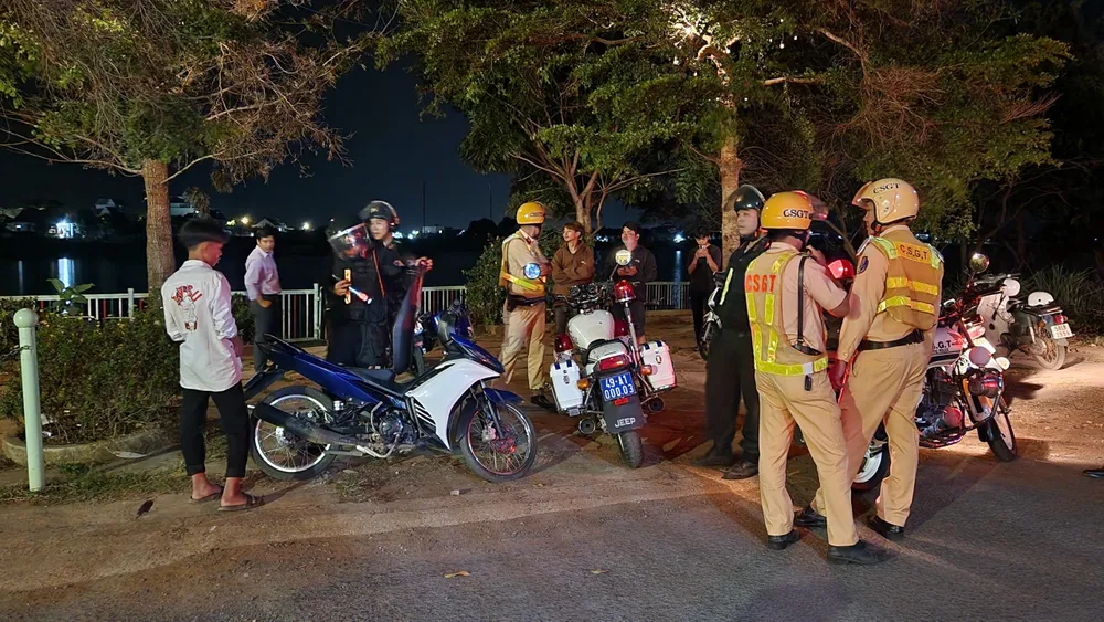 Công an huyện Đức Trọng mở đợt cao điểm giữ gìn ATGT dịp nghỉ lễ 30-4 và 1-5. Ảnh: VT