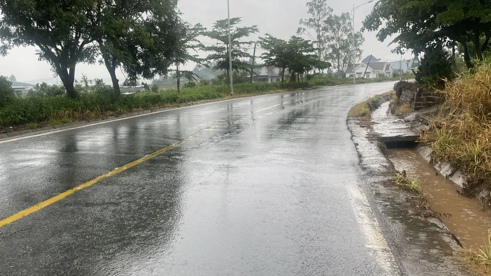 Mưa lớn ở huyện Đam Rông. Ảnh: VÕ TÙNG