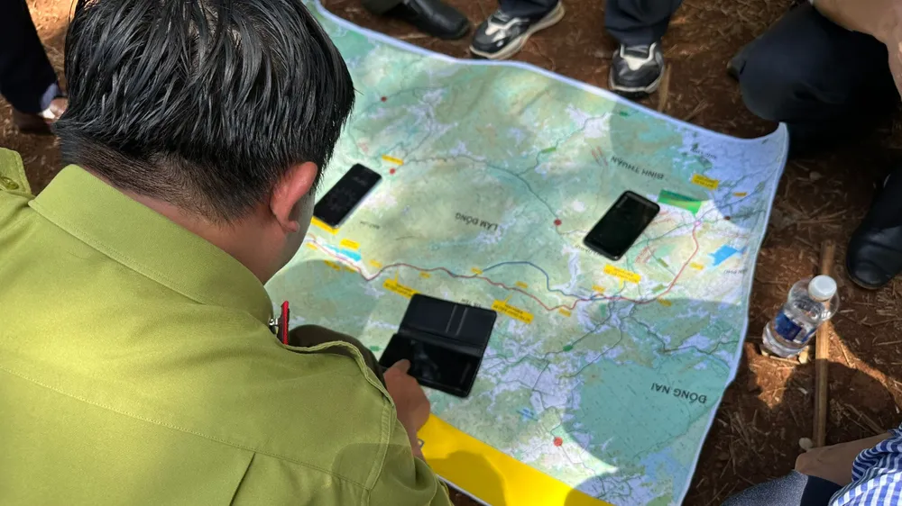 Tại huyện Đạ Tẻh, cao tốc Tân Phú – Bảo Lộc đi qua các xã Đạ Kho, Triệu Hải, Đạ Pal. Tại huyện Đạ Tẻh, cao tốc Tân Phú – Bảo Lộc đi qua các xã Đạ Kho, Triệu Hải, Đạ Pal.