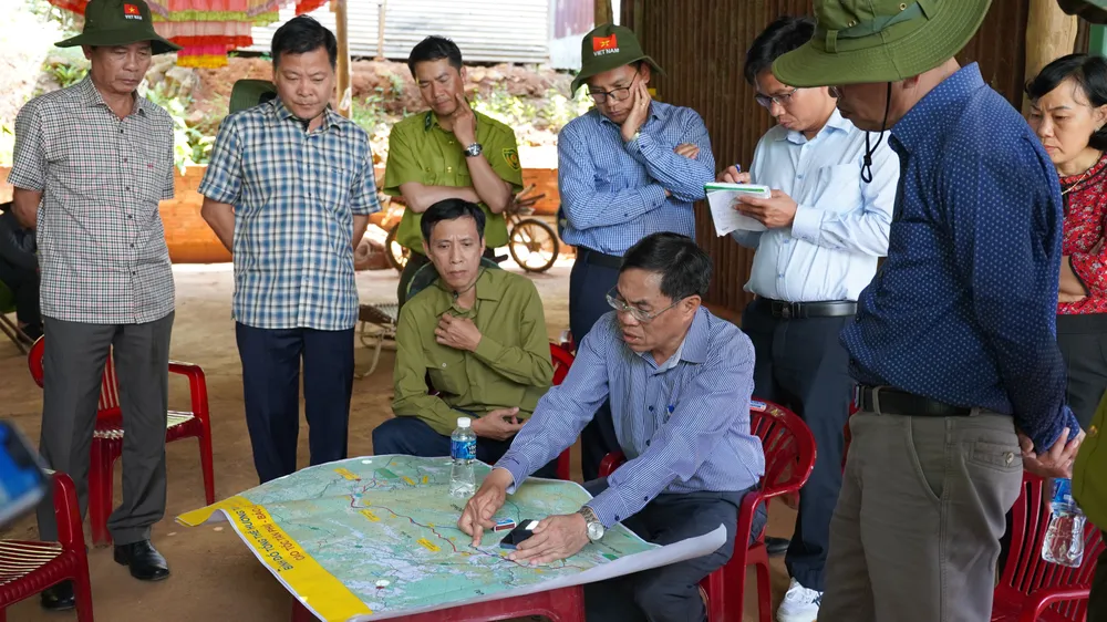 UBND tỉnh Lâm Đồng yêu cầu các đơn vị liên quan tiến hành đồng thời các bước, xác định được phạm vi giải phóng mặt bằng để các huyện và các cơ quan chức năng lập hồ sơ chấp thuận ranh giới, thu hồi đất. Làm cơ sở cho việc đo đếm, lập hồ sơ bồi thường, giải phóng mặt bằng. UBND tỉnh Lâm Đồng yêu cầu các đơn vị liên quan tiến hành đồng thời các bước, xác định được phạm vi giải phóng mặt bằng để các huyện và các cơ quan chức năng lập hồ sơ chấp thuận ranh giới, thu hồi đất. Làm cơ sở cho việc đo đếm, lập hồ sơ bồi thường, giải phóng mặt bằng.