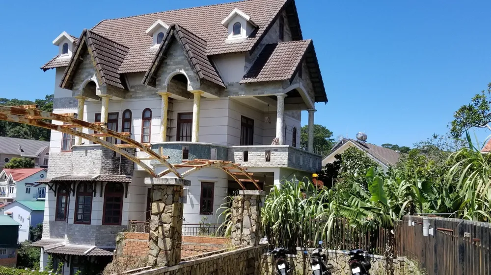 Căn nhà số tranh chấp ở số 7 Lê Hồng Phong khiến chánh án và các cá nhân bị đề nghị kỷ luật. Ảnh: VT Căn nhà số tranh chấp ở số 7 Lê Hồng Phong khiến chánh án và các cá nhân bị đề nghị kỷ luật. Ảnh: VT