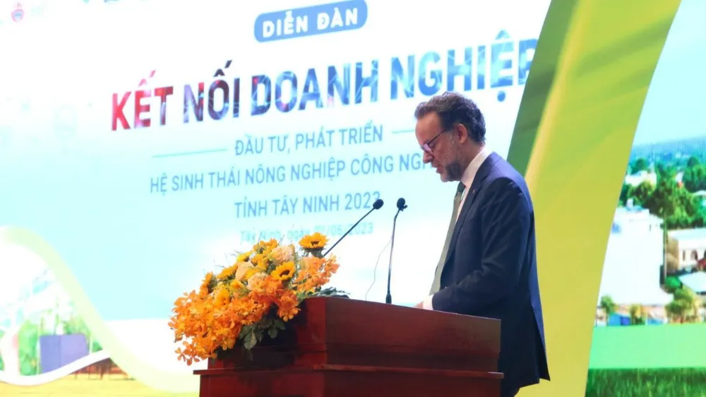 Ông Daniel Stork, Tổng Lãnh sự Vương quốc Hà Lan tại TPHCM, phát biểu tại diễn đàn. Ảnh: VÕ TÙNG
