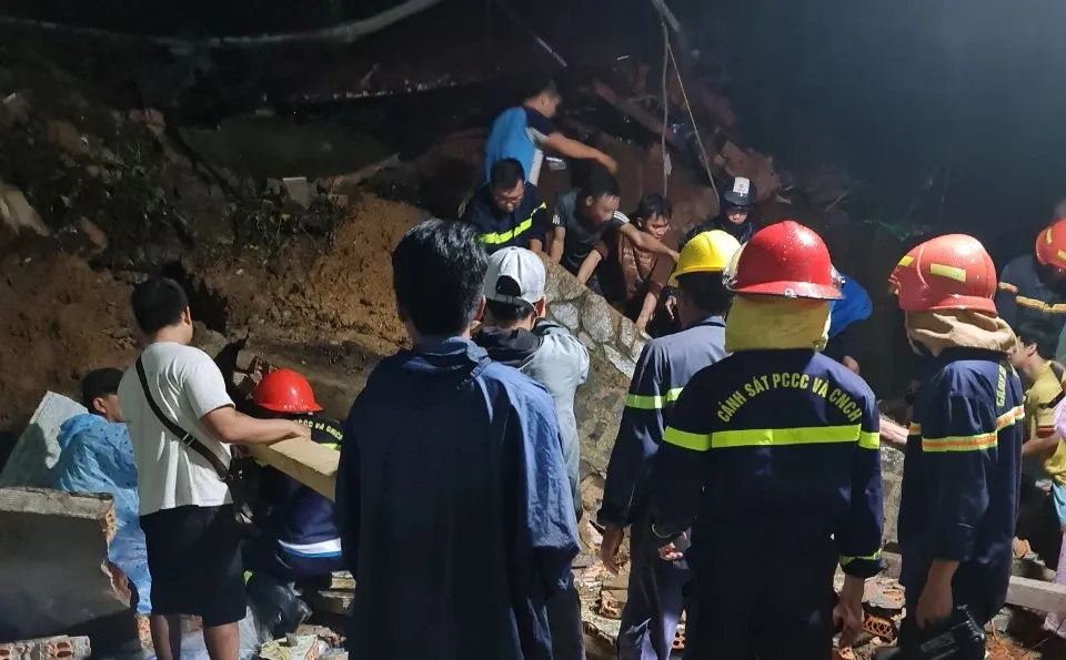 50 cán bộ chiến sĩ tham gia cứu nạn