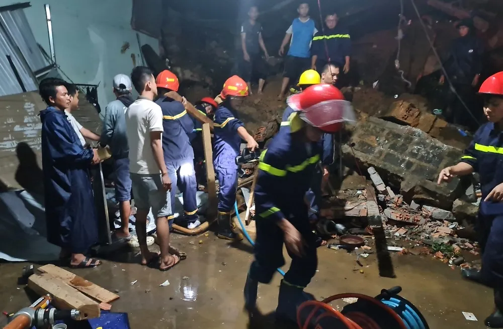 Nhiều lực lượng, phương tiện tham gia cứu hộ