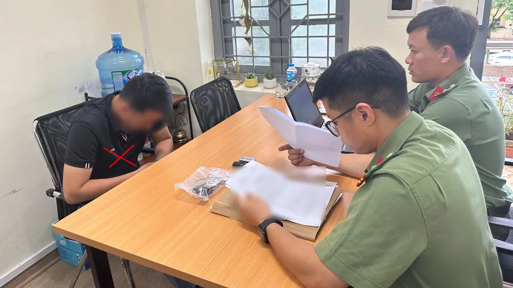 Công an kịp thời ngăn chặn nạn mua bán thiết bị gian lận trước thềm kỳ thi tốt nghiệp THPT quốc gia. Ảnh: CACC