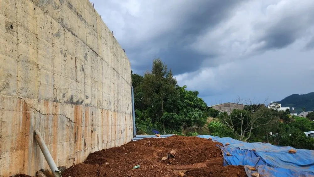 Taluy trái phép khiến chủ tịch phường bị tạm đình chỉ công tác. Taluy trái phép khiến chủ tịch phường bị tạm đình chỉ công tác.