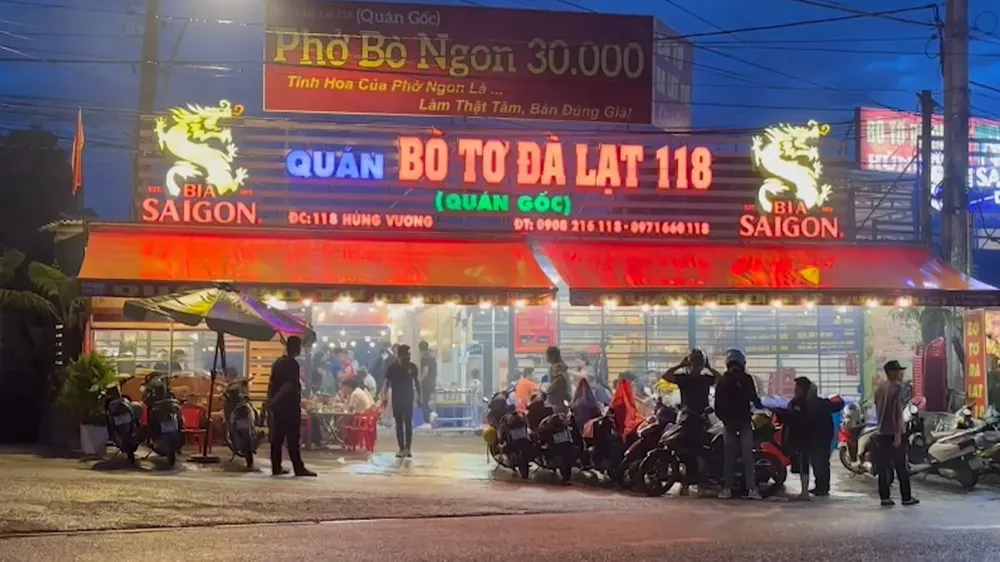 Quán Bò tơ Đà Lạt 118 bán vú heo trôi nổi. Ảnh: MINH HẬU