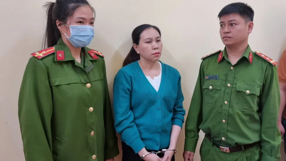 Kế toán Chi cục thi hành án dân sự huyện Đức Trọng bị bắt. Kế toán Chi cục thi hành án dân sự huyện Đức Trọng bị bắt.