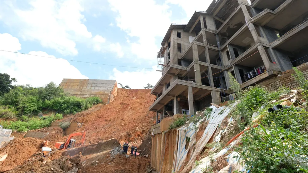 Sự cố sạt lở chưa có tiền lệ ở TP Đà Lạt. Ảnh: VÕ TÙNG