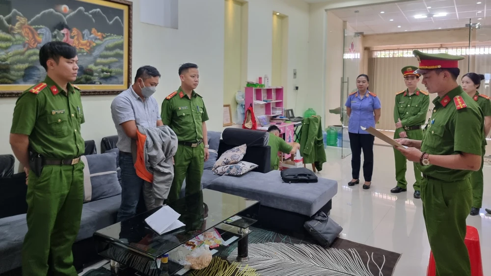 Ông Nguyễn Anh Dũng bị bắt giữ. Ảnh: CA