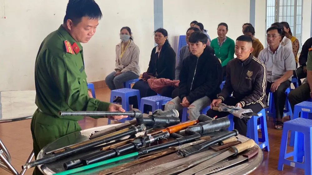 Nhiều vũ khí được thu hồi trong ngày đầu phát động