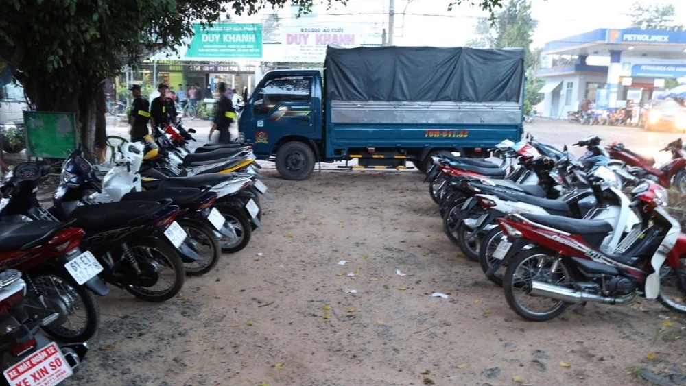 33 xe máy không giấy tờ tập kết ở huyện Tân Biên.